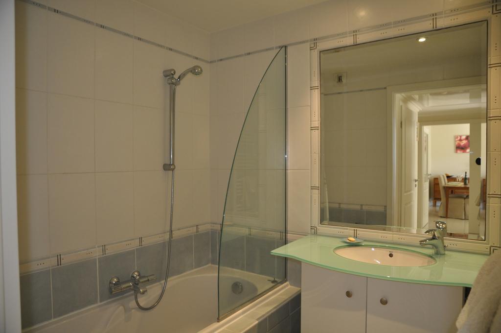 Stunning 2 Bed, 2 Bath Apt On The Cannes Sea Front Has Swimming Pool And Is A Secure Modern Building 464 Dış mekan fotoğraf