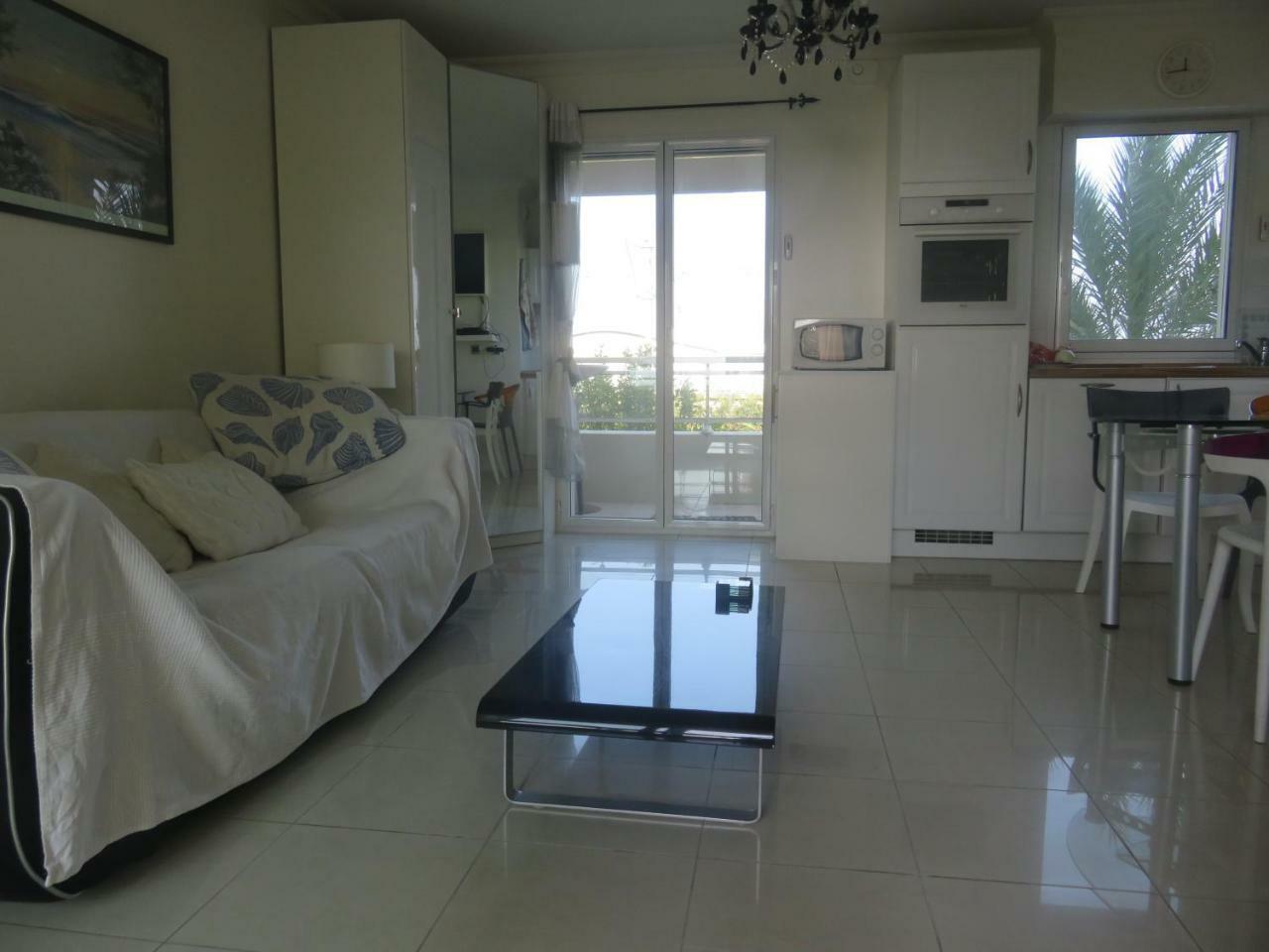 Stunning 2 Bed, 2 Bath Apt On The Cannes Sea Front Has Swimming Pool And Is A Secure Modern Building 464 Dış mekan fotoğraf